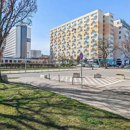 Comfortable Studio With Balcony Located 600 M From The Beach By Rent Like Apartamento *